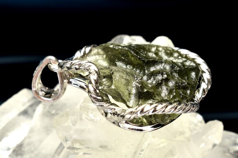 １点物 AA シルバー925 モルダバイト 22x20mm 原石 ペンダントトップ パワーストーン 天然石 _PC6485 NEXPOTALLINN_EU