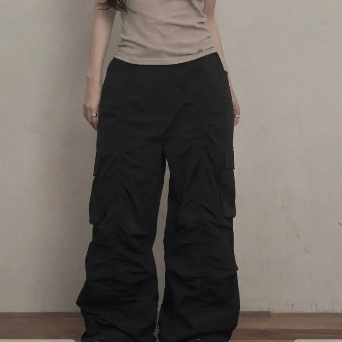 ●KHAKIPOINT● 25SS Shirring Parachute Pants 送料/関税無料★ KHAKIPOINT Shirring Parachute Pants ( black ) - メルカリ