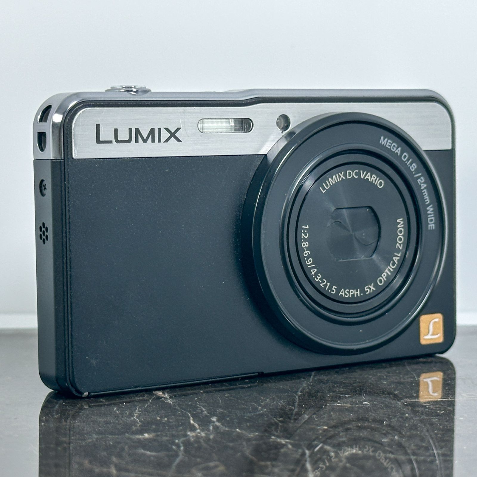 Panasonic LUMIX DMC-XS3 ブラック オールドデジカメ オールドコンデジの世界】超薄型カメラ LUMIX DMC-XS3｜鈴木