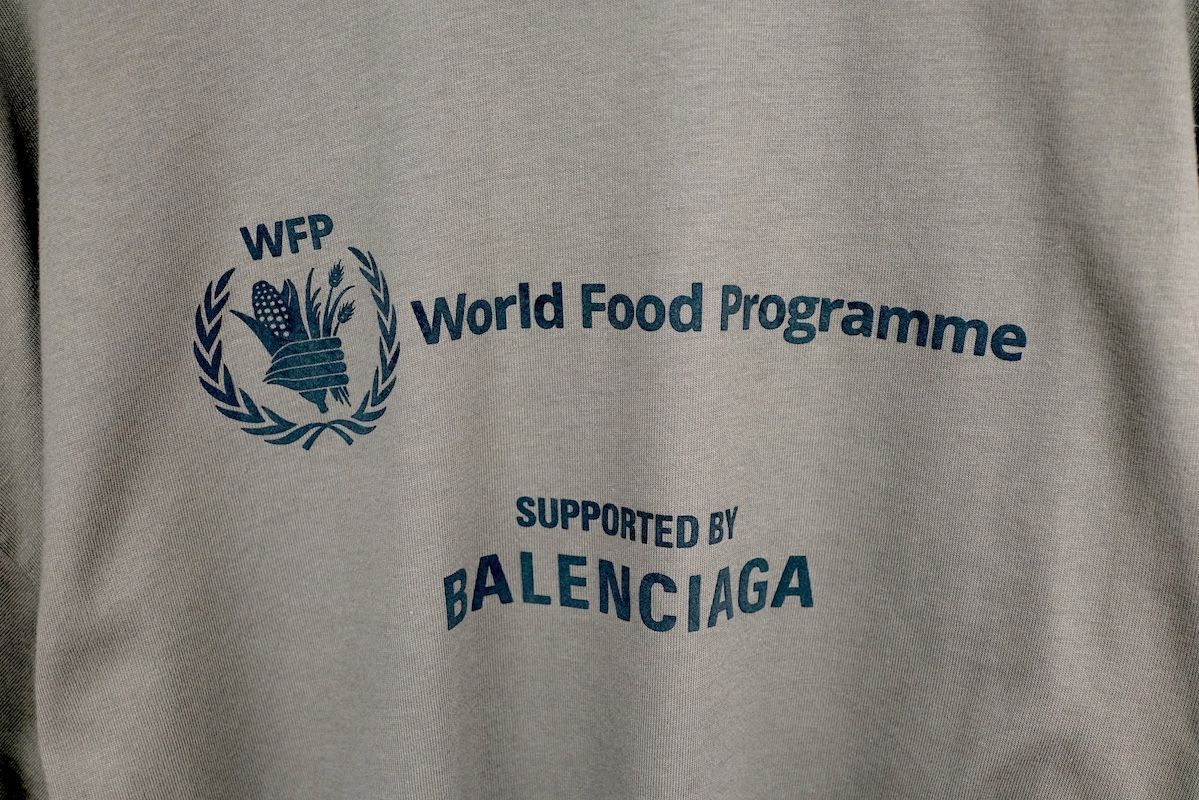 BALENCIAGA WFP Long Sleeved T-Shirt バレンシアガ プリント ロゴ レイヤード 長袖Tシャツ 698089  TMVL2 ブラウン サイズ3 新品未使用 - メルカリ