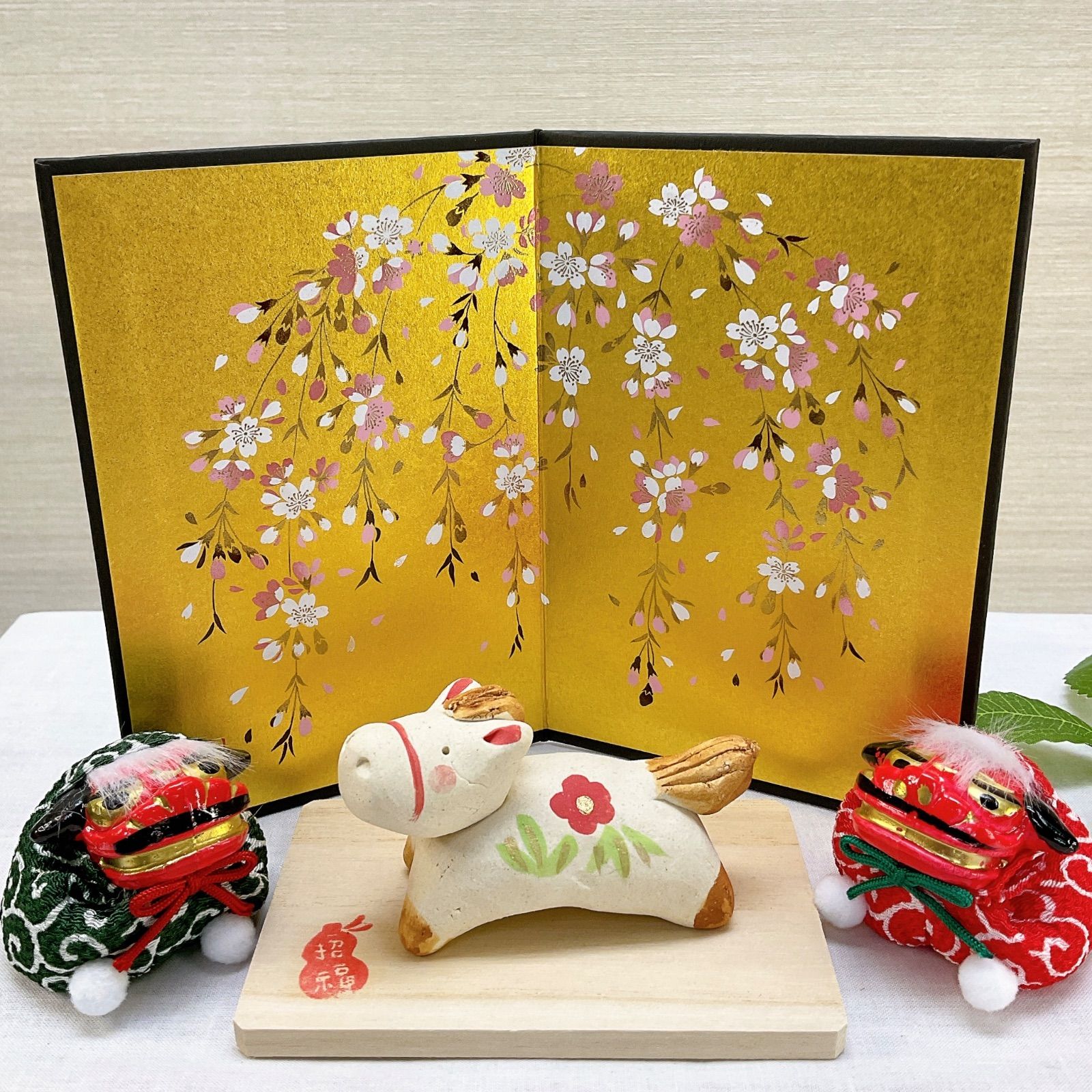 令和8年 干支飾り【ほのぼの午飾り 白】2026年 午年 陶器製 迎春 玄関