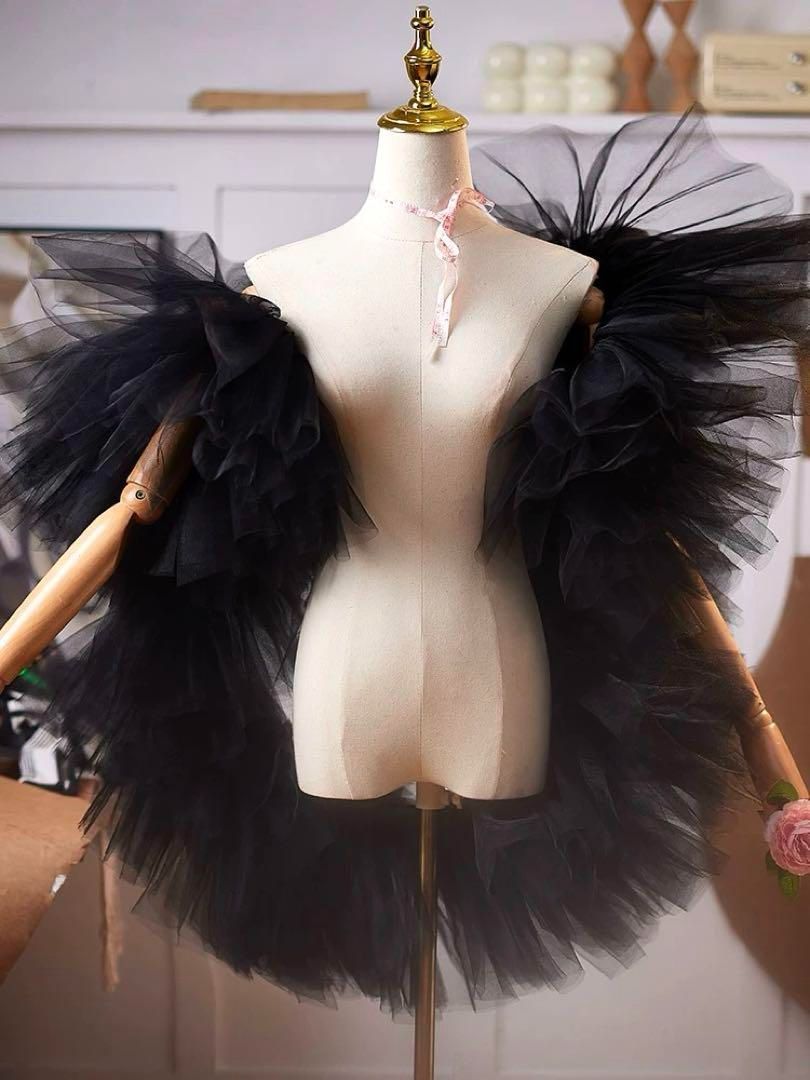 フリルがゴージャスなソフトチュールのショール ブラック