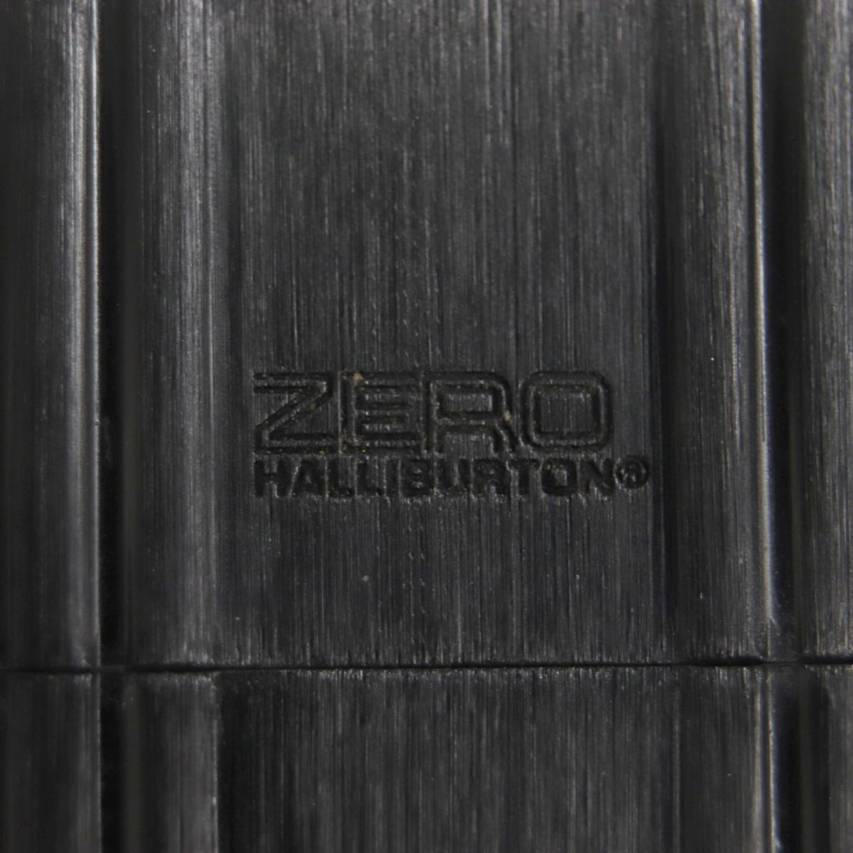 美品▽ZERO HALLIBURTON ゼロハリバートン 2 ZIPP/ジッポ ロゴ刻印入り