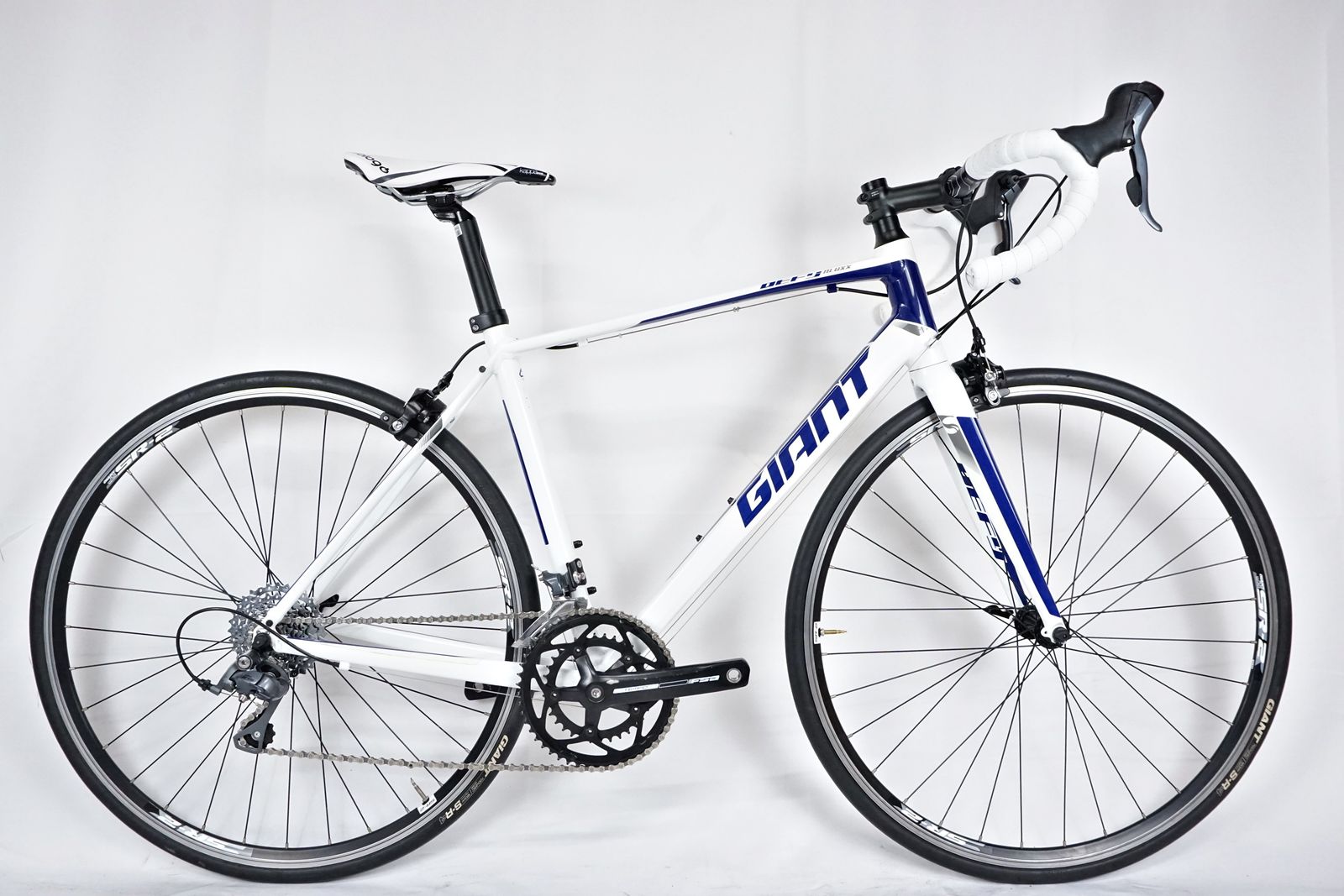 ロードバイク 屋内保管 GIANT DEFY ADVANCED2（埼玉県 ロードバイク 
