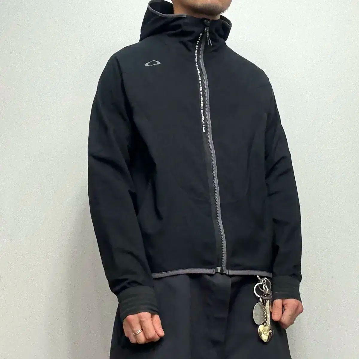 OAKLEY OAKLEY(オークリー) パフォーマンス FIT ロゴ フード付き