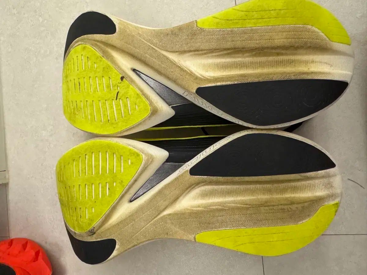 Saucony エンドルフィン エリート 2 ランニングシューズ 蛍光色 265サイズ MERCADOAVALIA_COM_BR