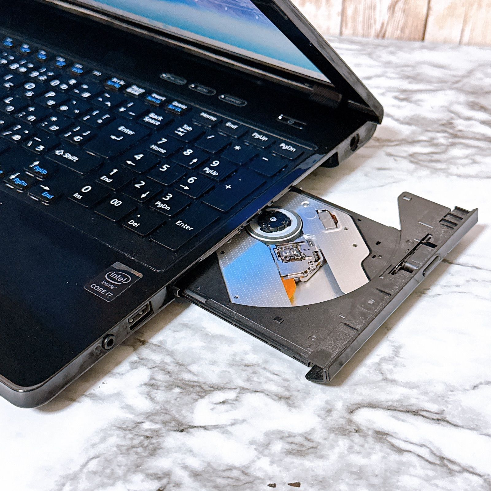 超高速大容量新品ＳＳＤ１ＴＢ搭載✨美品✨累積使用時間１２３０時間✨ノートパソコン 1台限定✨高性能i7＆メモリ8GB✨超大容量1TB✨すぐ使えるノート