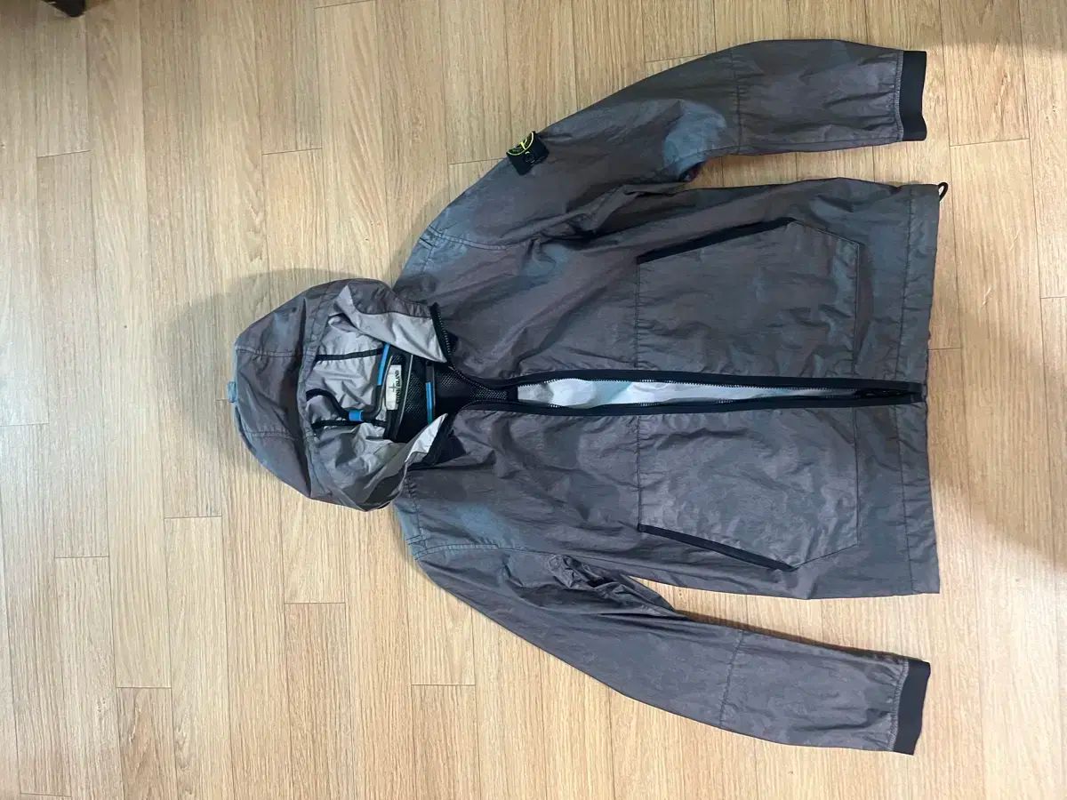 STONE ISLAND(ストーンアイランド) 21ss ウインドブレーカー