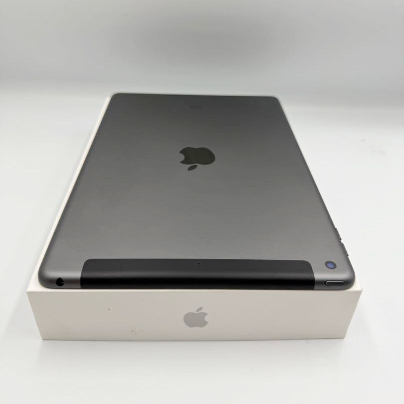iPad 第8世代 32GB Wi-Fi+Cellular バッテリー99％ - メルカリ