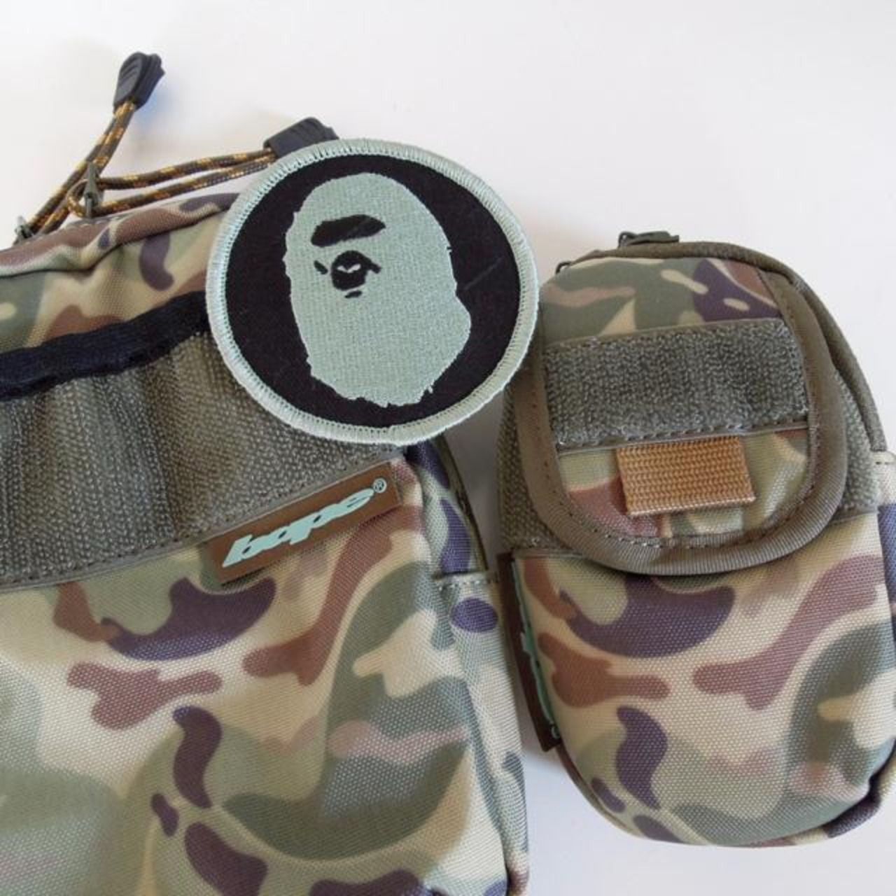 A Bathing Ape グリーンカモ柄ポーチ2個セット a bathing ape ポーチ 2個セット 日本製 グリーン系の迷彩柄（w