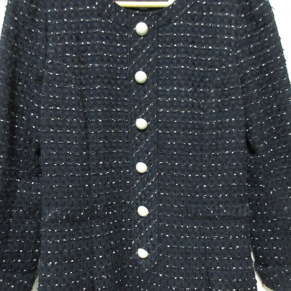 美品 Rene ルネ LINTON社製生地 フェイクパールボタン ノーカラー  