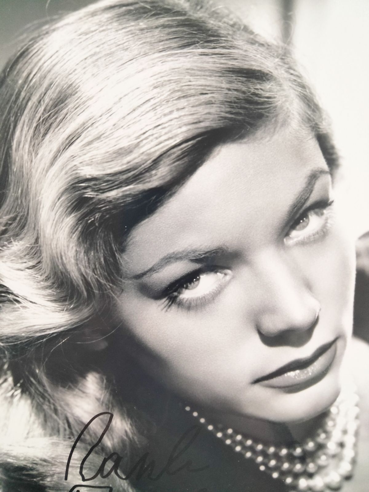 ローレン・バコール直筆サイン入り写真…Lauren Bacall - メルカリ