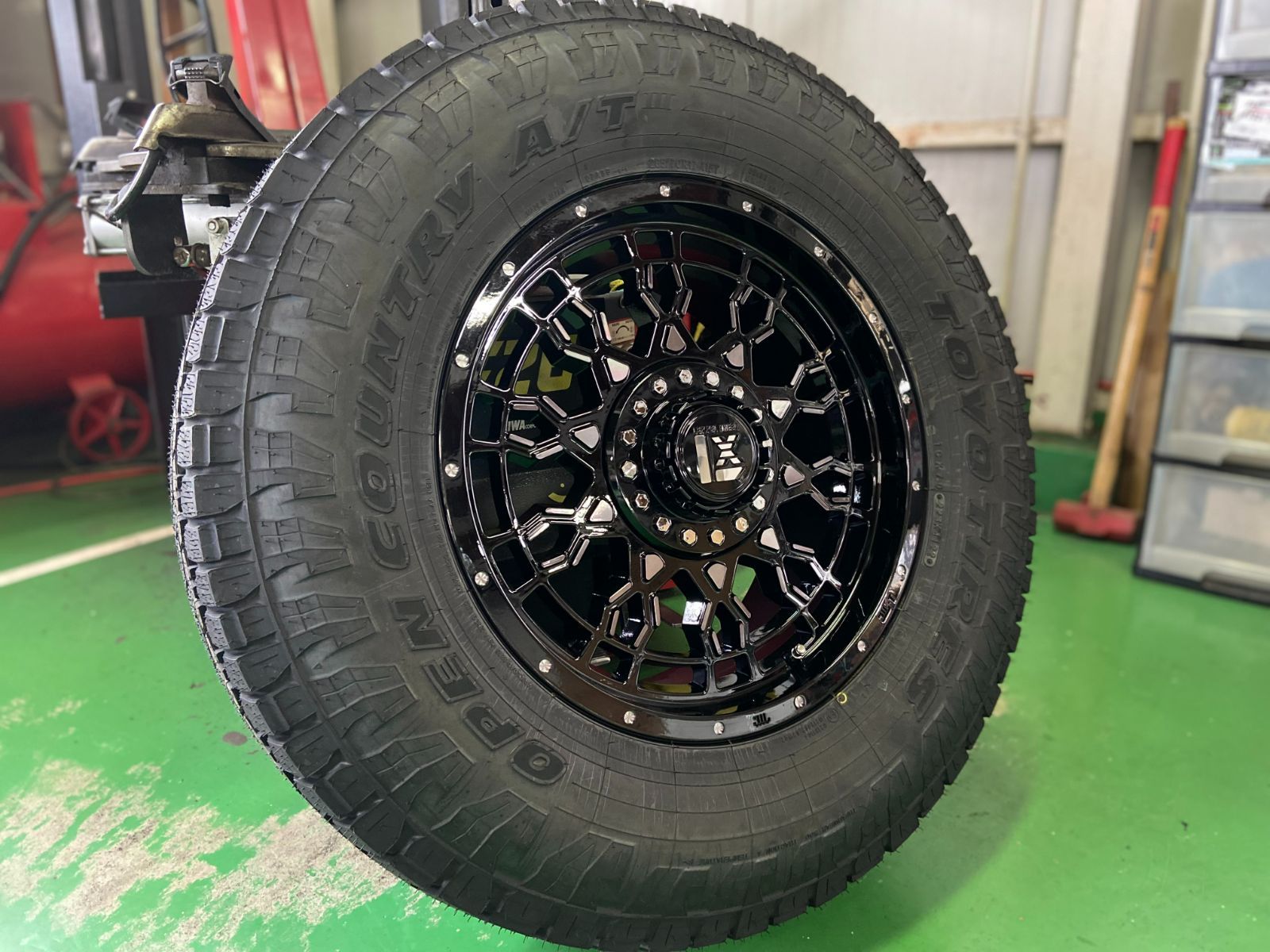 TOYO オープンカントリー AT3 265/65R17 or 265/70R17 or 285/70R17 タイヤホイールセット ハイラックス  プラド FJ サーフ PreDator 1台分 - メルカリ