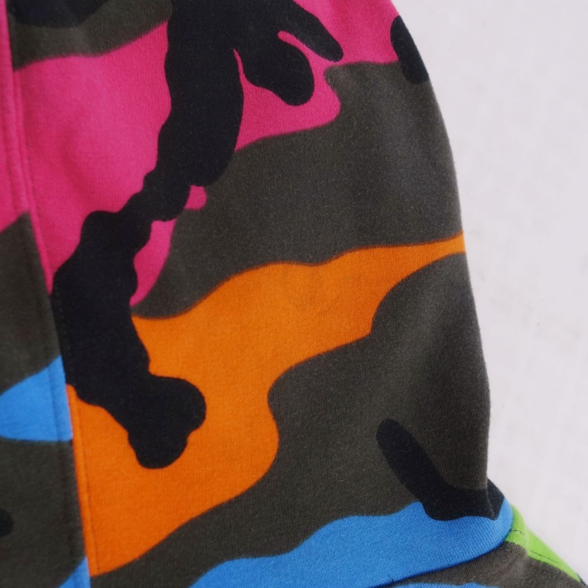 ヴァレンティノ VALENTINO スウェット パーカー ジップアップ 迷彩柄