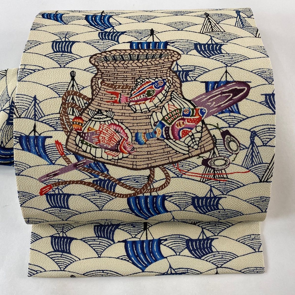 名古屋帯 美品 逸品 落款 玉那覇有公 琉球紅型 魚 青海波 縮緬 名古屋帯 美品 逸品 落款 玉那覇有公 琉球紅型 魚 青海波 縮緬