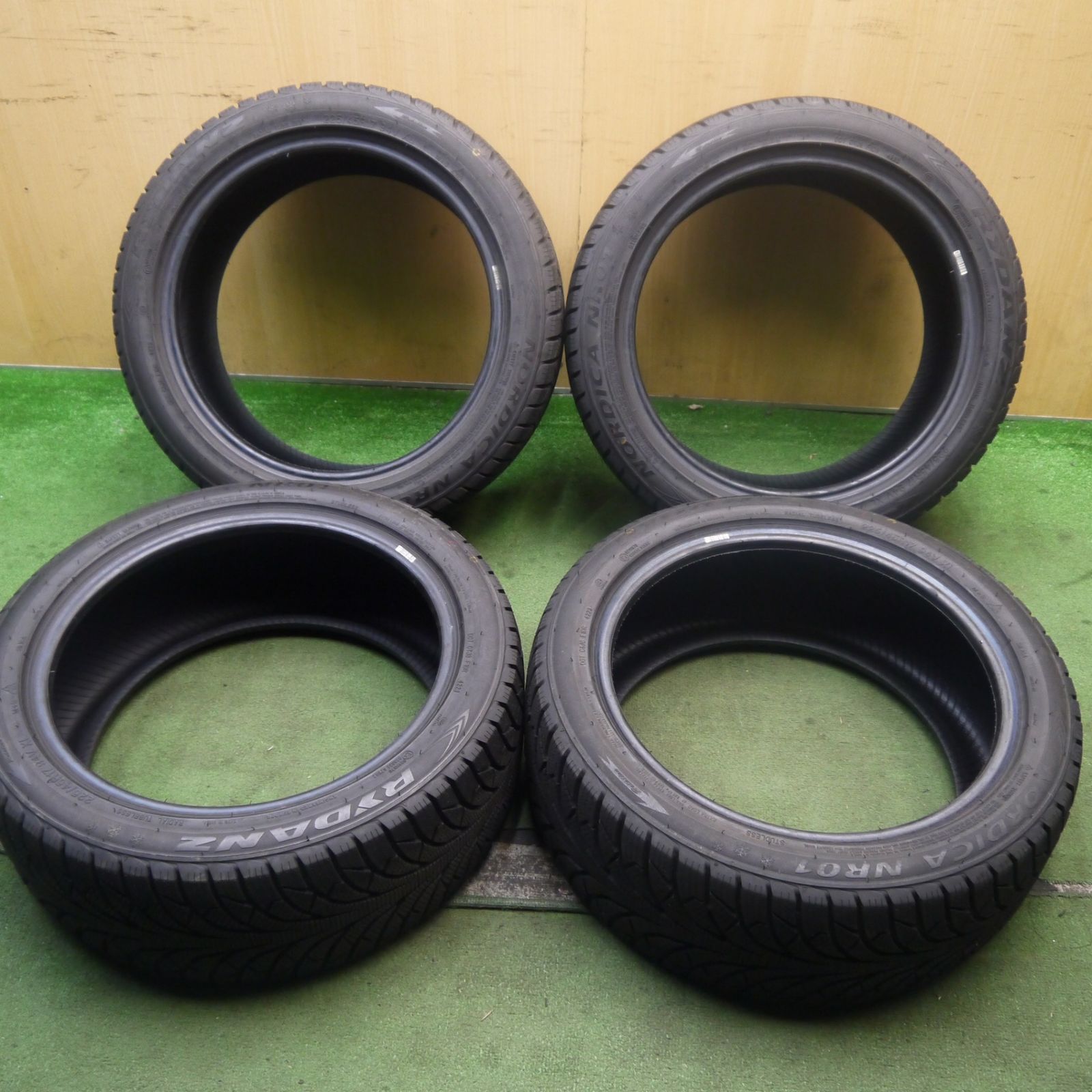 バリ溝 23年 9.5分 スタッドレス 225 45R17 シバタイヤ RYDANZ NORDICA NR01 タイヤ 17インチ レクサス ベンツ ワーゲン 等 5092405Hスタ