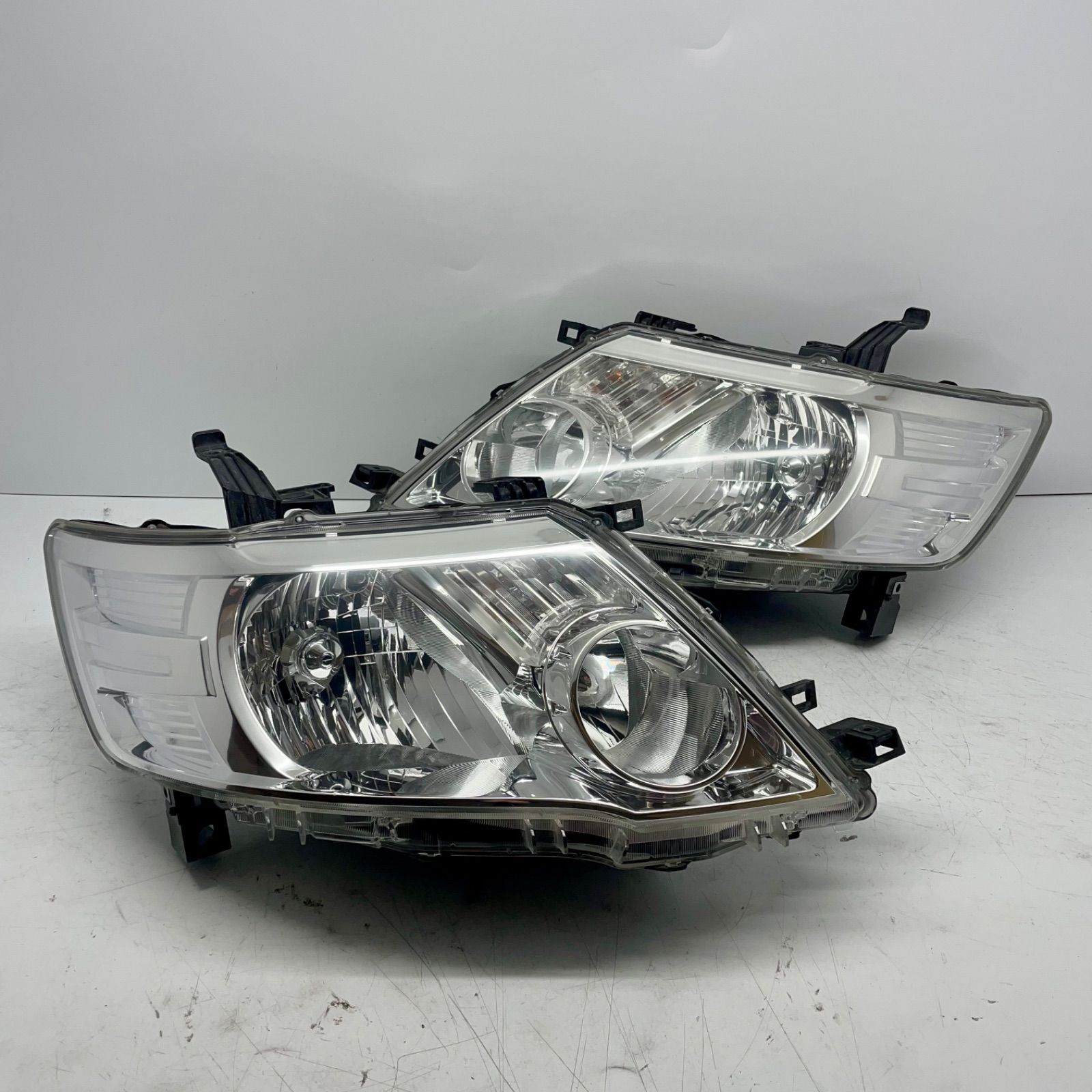 セレナC25後期ハイウェイスター純正ヘッドライトコーティング済 左右