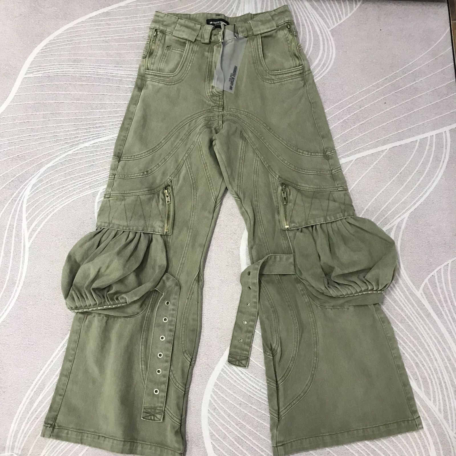 NO/FAITH STUDIOS / 刺繡 / グリーンのカーゴパンツ / S - メルカリ 