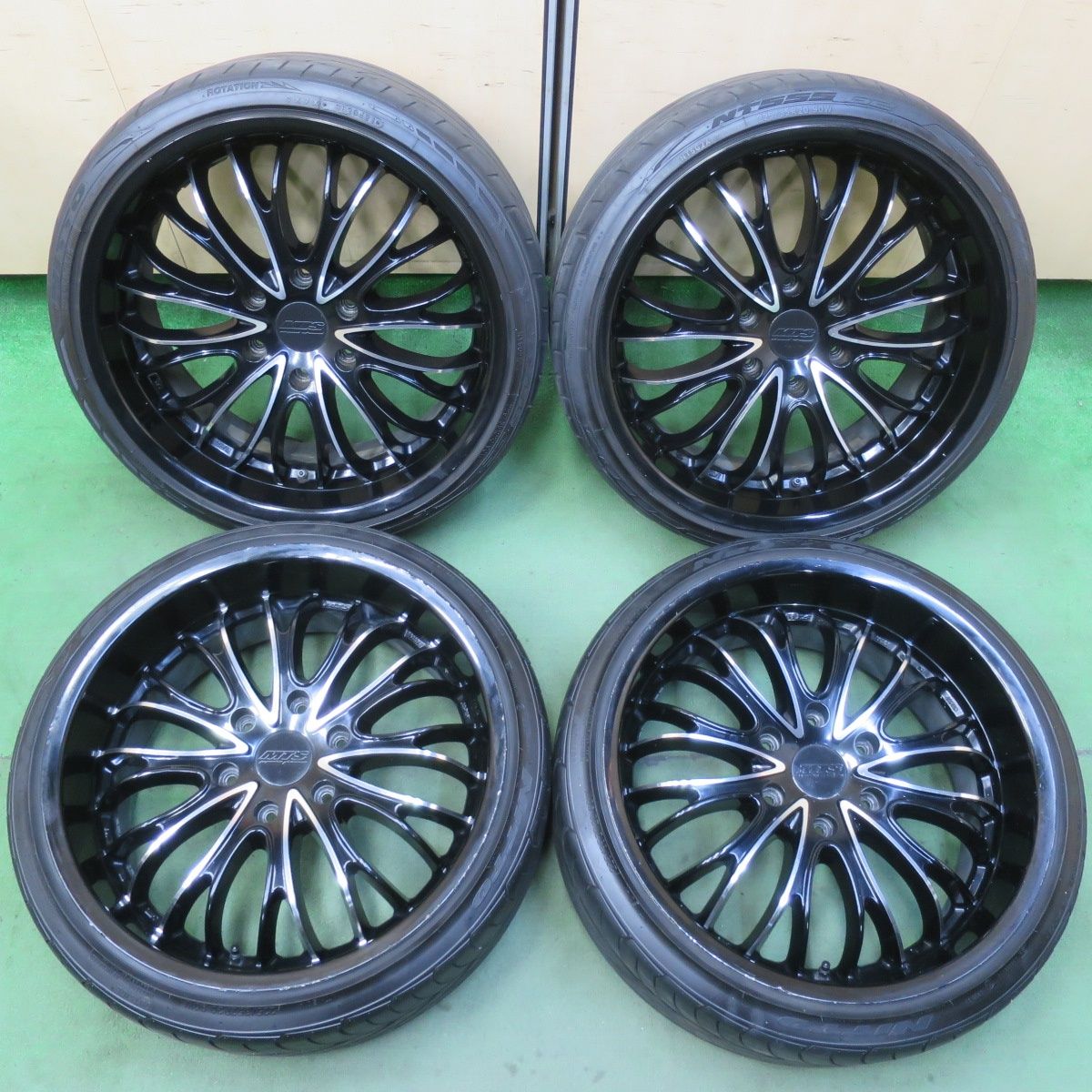 バリ溝 23年 9分 M.T.S. KINGDOM 225 35R20 ニットー NT555 G2 NEO テク GEN MTS キングダム 20インチ PCD139.7 6H 5092101IMノ