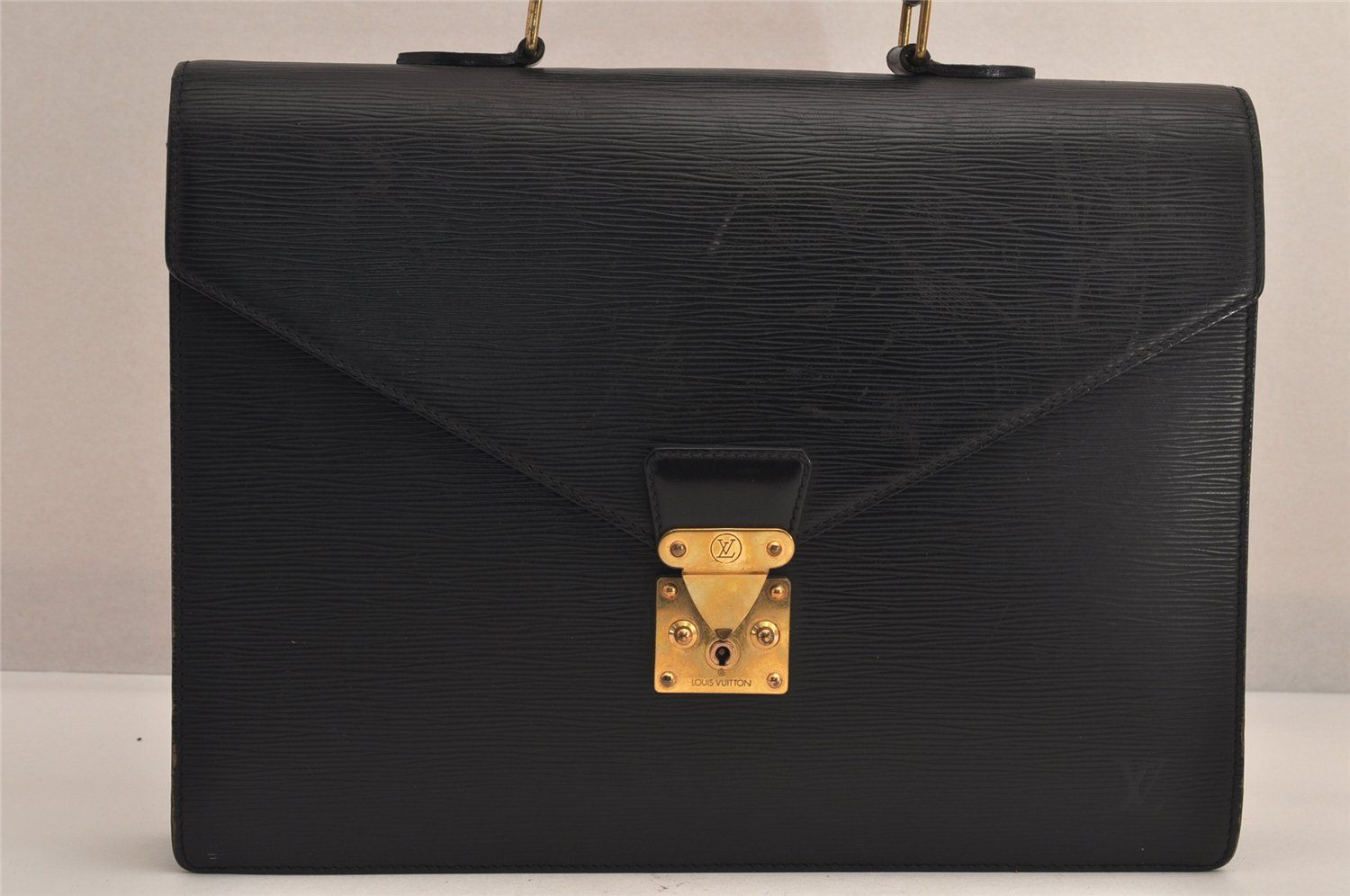 LOUIS VUITTON ルイヴィトン エピ セルヴィエット コンセイエ ブリーフ