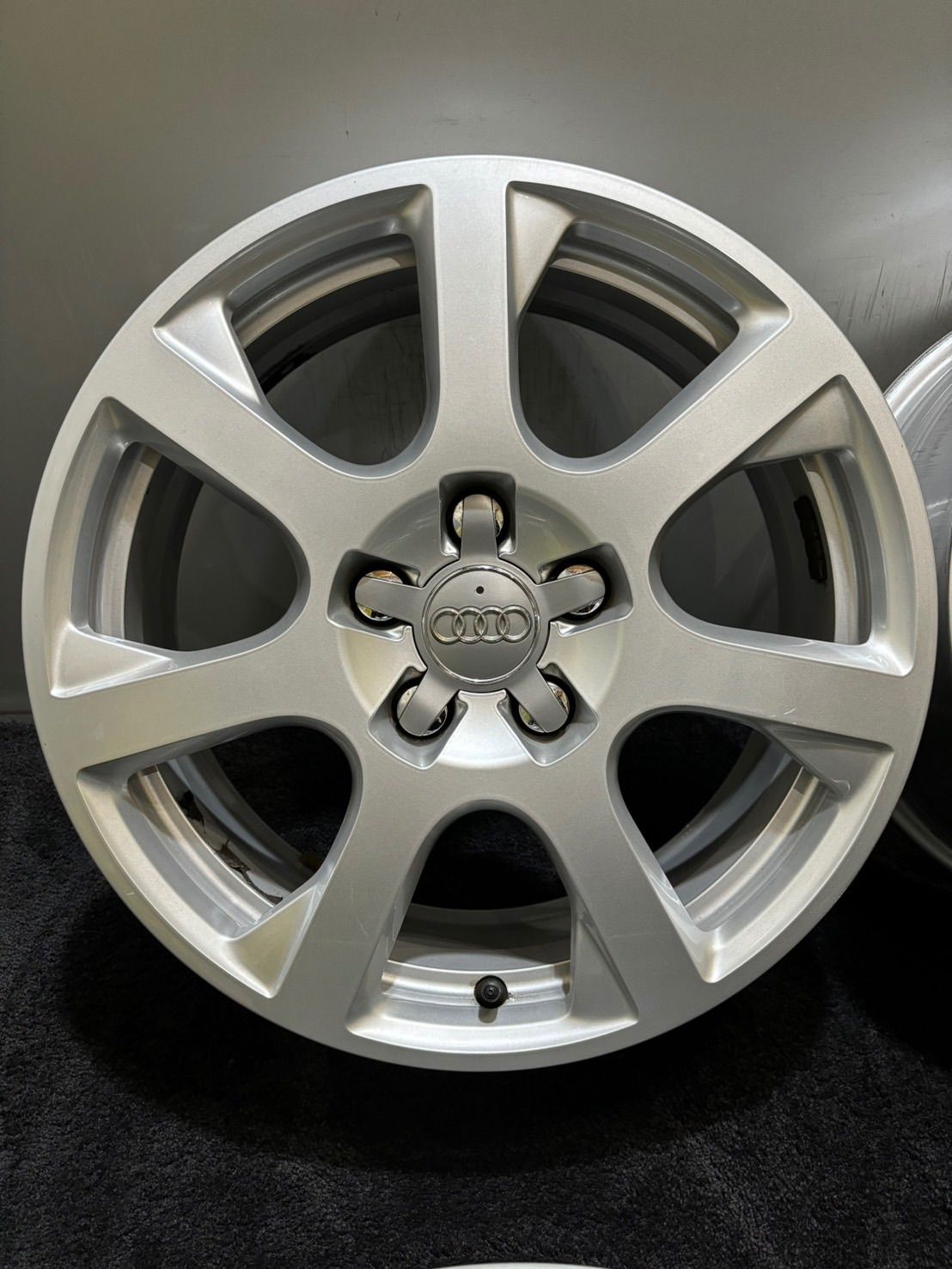 アウディ純正ホイール4本セット スタッドレスタイヤ付き