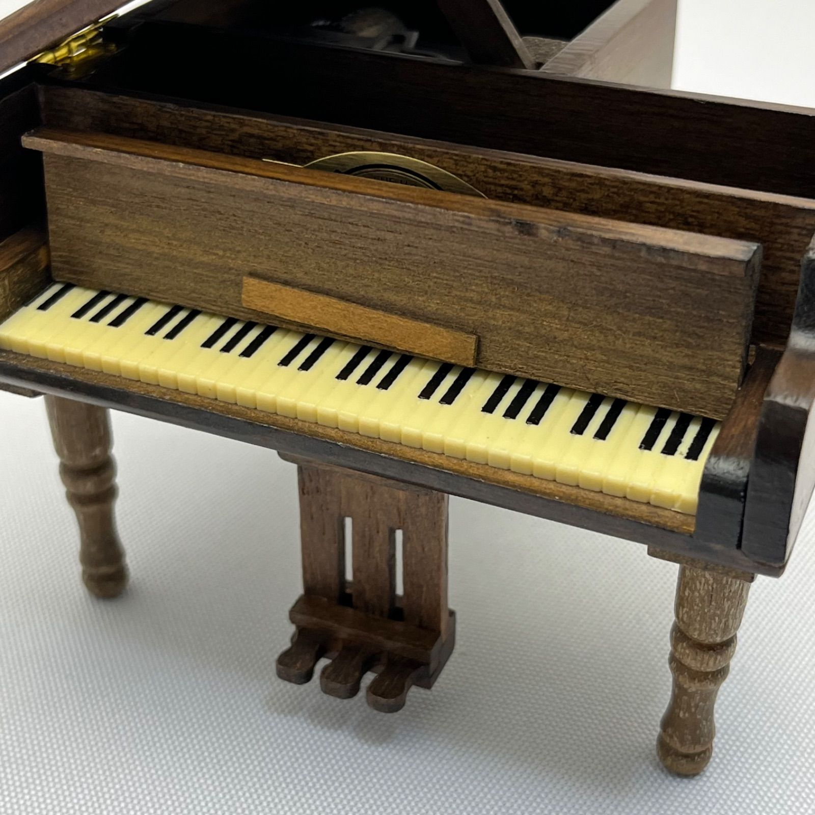 小樽オルゴールの詩　花のワルツ　小物入れ　ピアノ　ゴールド　A77 小樽オルゴールの詩 花のワルツ 小物入れ ピアノ ゴールド A77