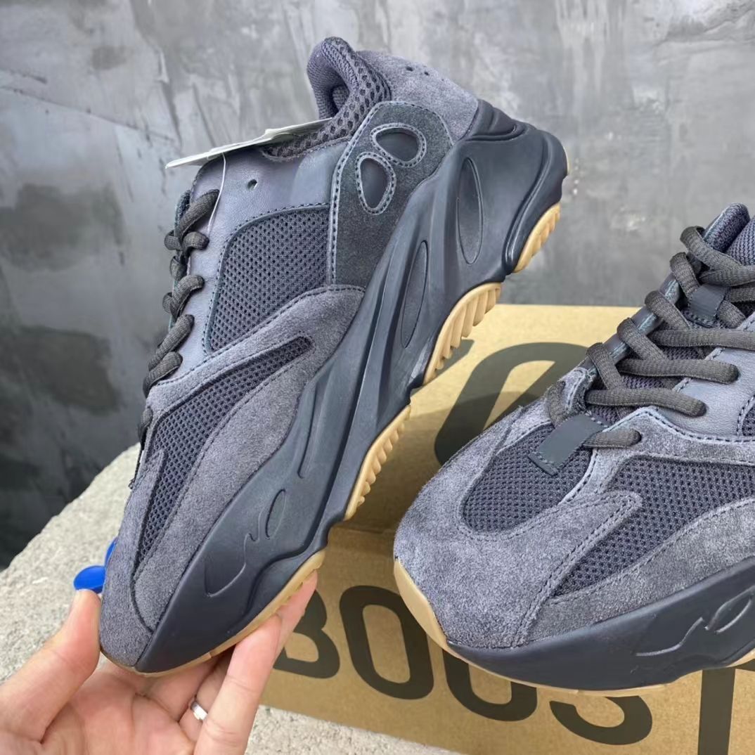 【adidas】Yeezy Boost 700'Utility Black'