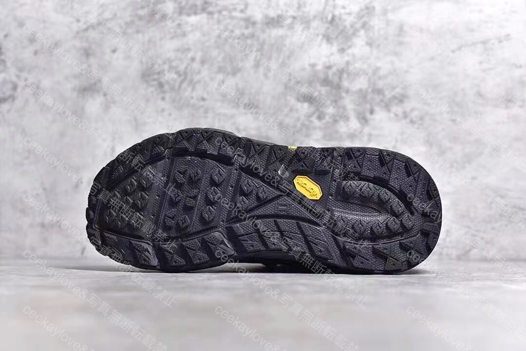 ランニングシューズ