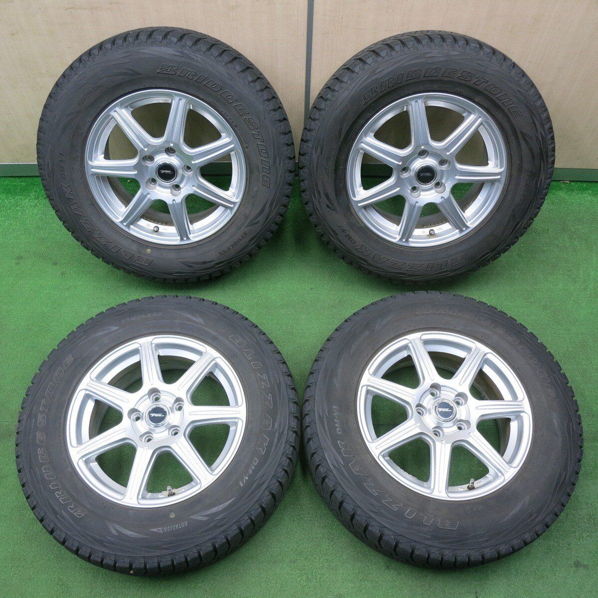 バリ溝 キレイ 9分 スタッドレス 225 70R16 ブリヂストン ブリザック DM-V1 TOPRUN トップラン 16インチ PCD114.3 5H 5020305TNス