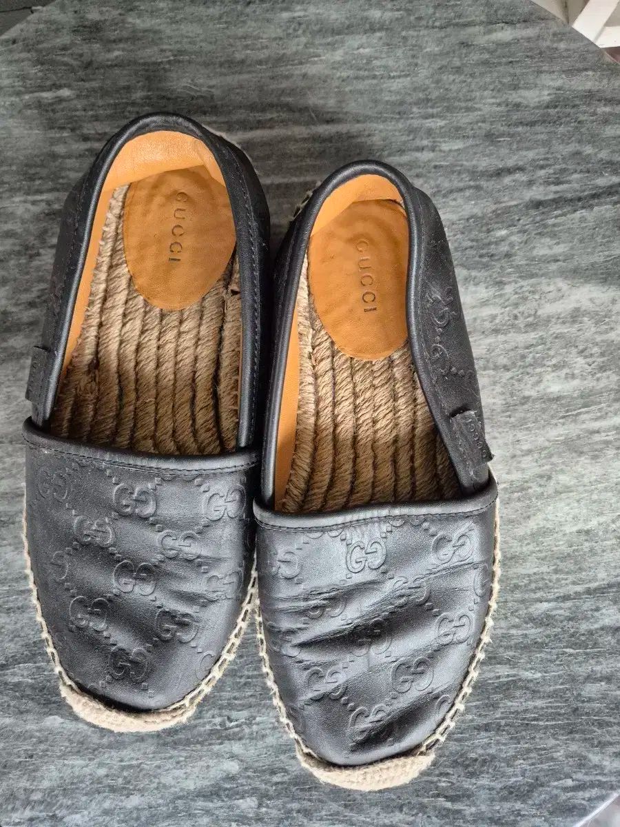 GUCCI グッチ GG エンボス加工 エスパドリーユ スリッポン 黒