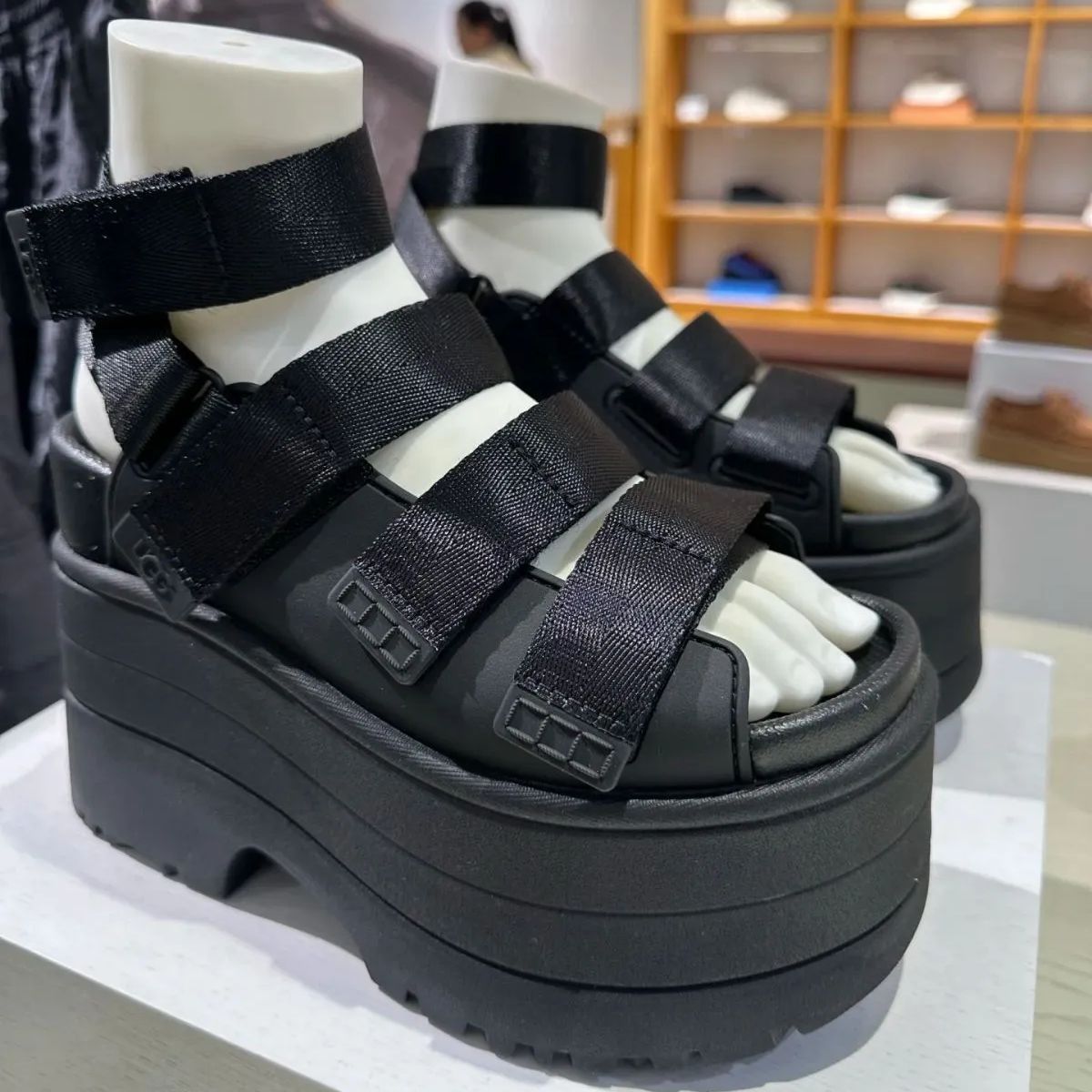 UGGマジックテープ黒色女性サンダル 23cm 新品未使用 元箱付き