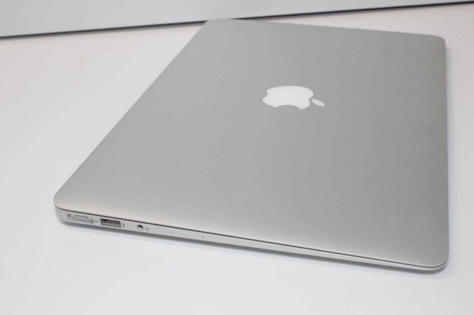 MacBook Air（13インチ,Early 2015）256GB/8GB〈MMGG2J/A〉⑥ ショップ