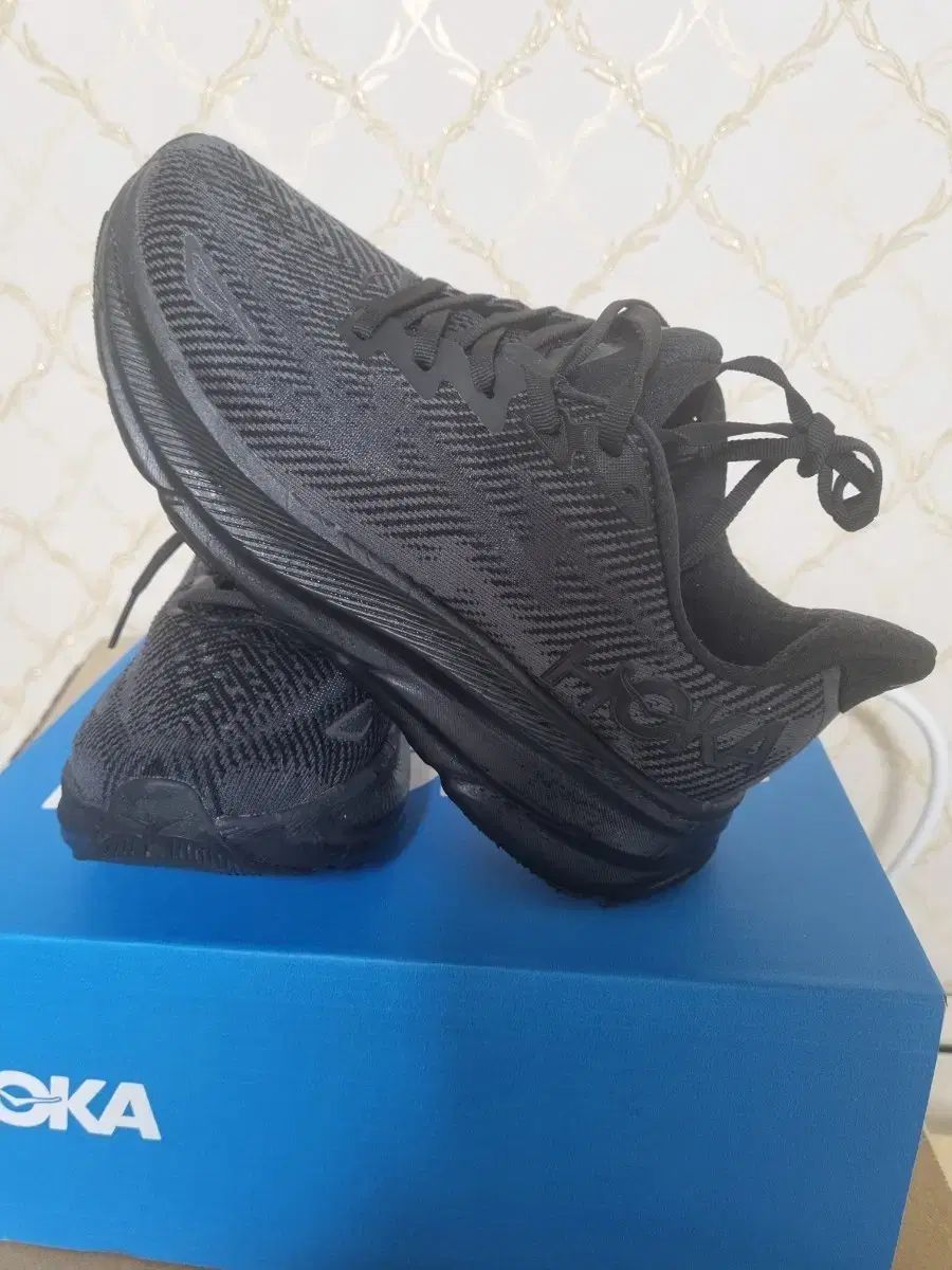 ホカオネオネクリフトン9 235