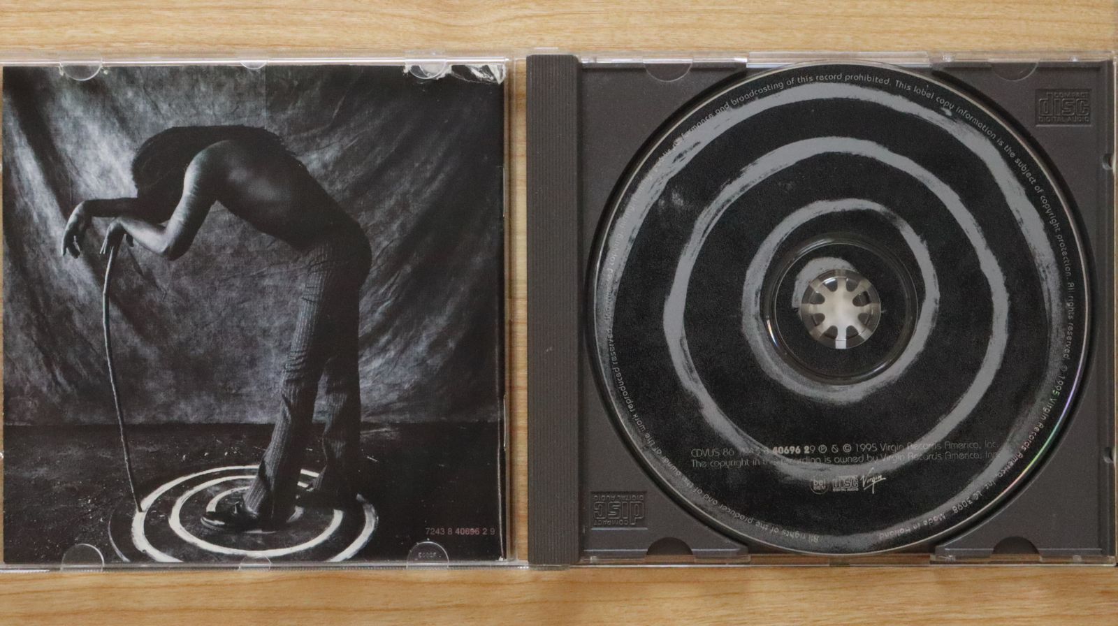レニー・クラヴィッツ　直筆サイン入りCD　Lenny Kravitz LENNY KRAVITZ (レニー・クラヴィッツ) - 自由への疾走 (Japan