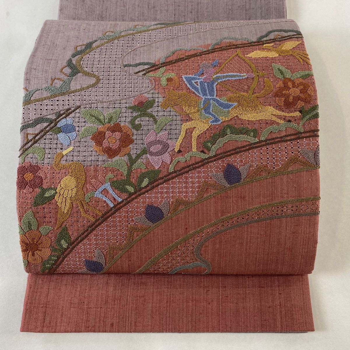 袋帯 美品 名品 紬地 狩猟文 草花 刺繍 薄紫 お太鼓柄 正絹 【中古  