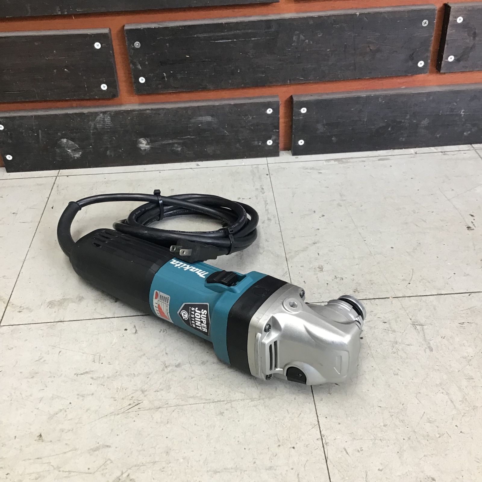 (2) 中古 マキタ 電子 ディスクグラインダ GA4041C 刄おまけ付き 中古品マキタ⁄makita 100mm電子ディスクグラインダ GA4041C 鴻巣店