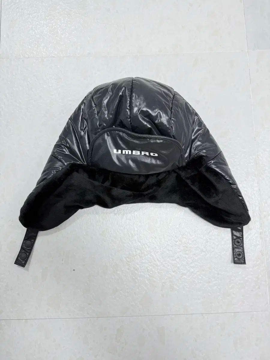 UMBRO アンブロ トラッパーハット