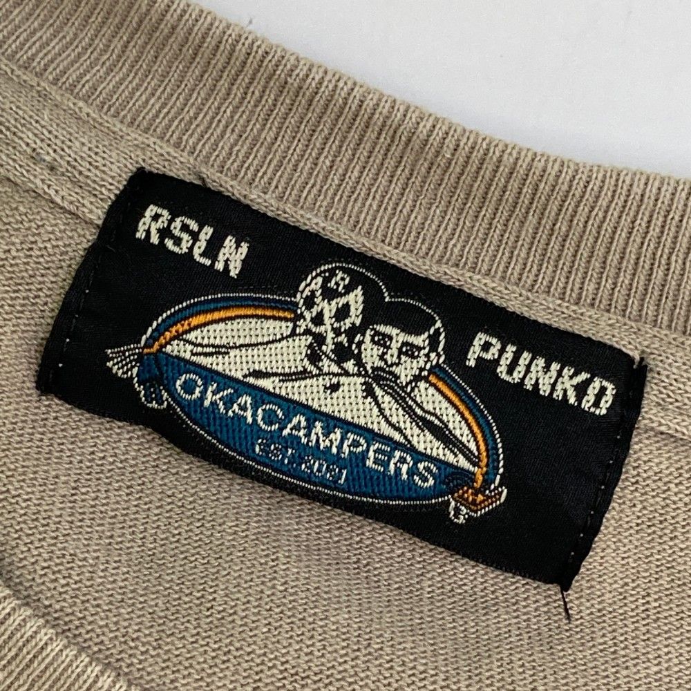 サイズ：L RUSSELUNO ラッセルノ ×PANKDRUNKERS OKACAMPERS 半袖Tシャツ  ベージュ系 [240101442059] ゴルフウェア メンズ ストスト サイズ：L RUSSELUNO ラッセルノ ×PANKDRUNKERS OKACAMPERS 半袖