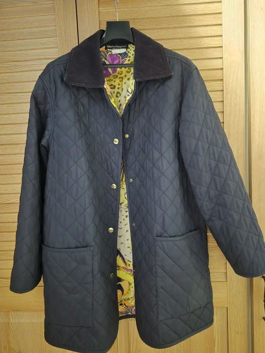 FERRAGAMO フェラガモ キルティング コート ブラック