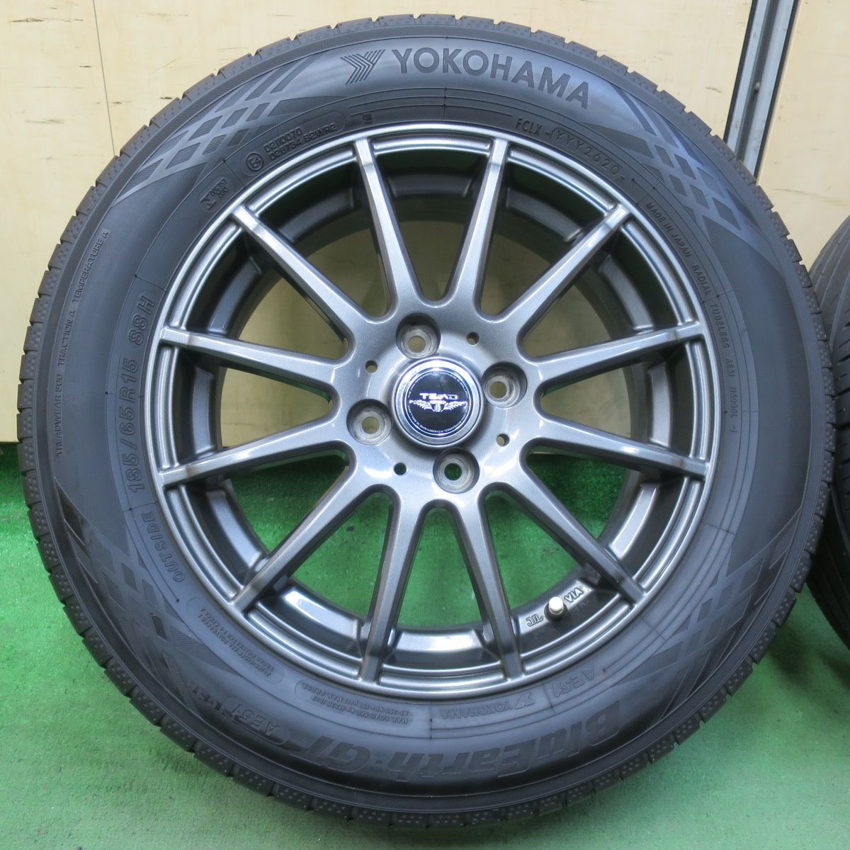 バリ溝 キレイ 9分 185 65R15 ヨコハマ BluEarth-GT AE51 TEAD テッド ブルーアース 15インチ PCD100 4H 5100206イノ