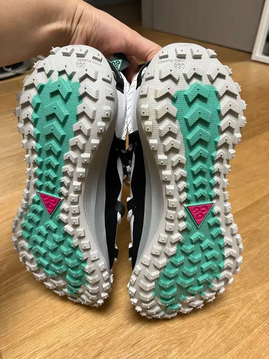 NIKE ナイキ ACG マウンテン フライ 白 アン 黒 275 HRDEVELOPMENT_JP