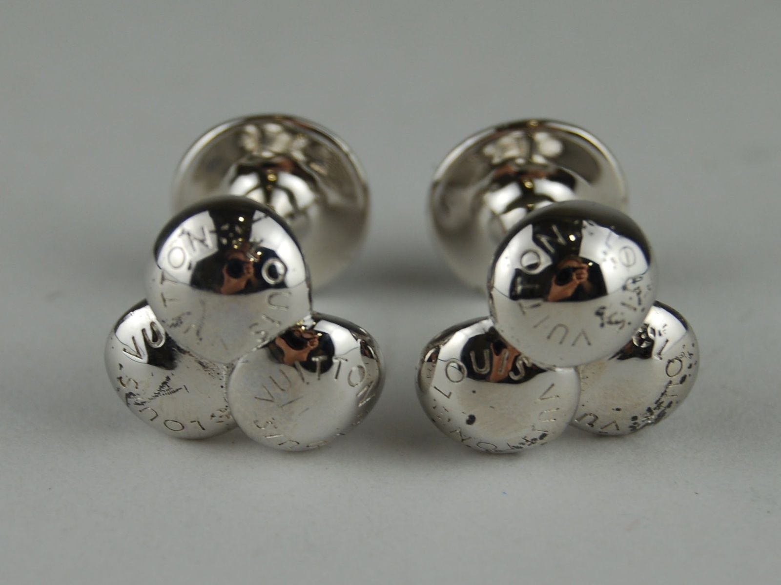 ルイヴィトン カフスボタン Louis Vuitton LV アワード CUFF LOUIS