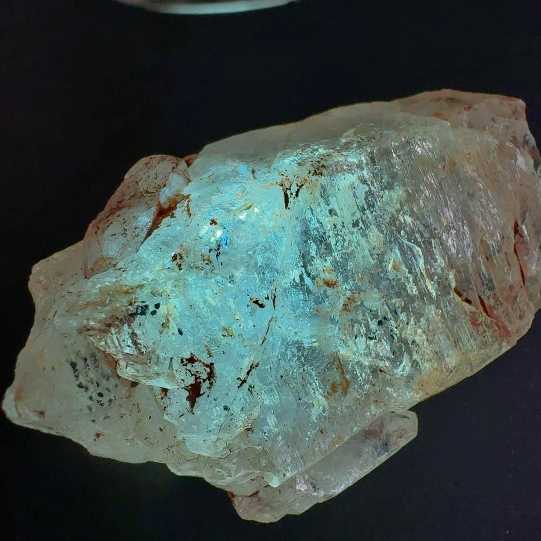 E31566 新産地 石油入り水晶 オイルインクォーツ 水晶 蛍光鉱物 水晶 天然石 原石 鉱物