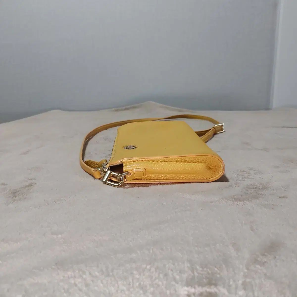 美品✨トリーバーチ ショルダーバッグ チェーン ハーパー レザー ロゴ ベージュ 美品✨トリーバーチ ショルダーバッグ チェーン ハーパー レザー