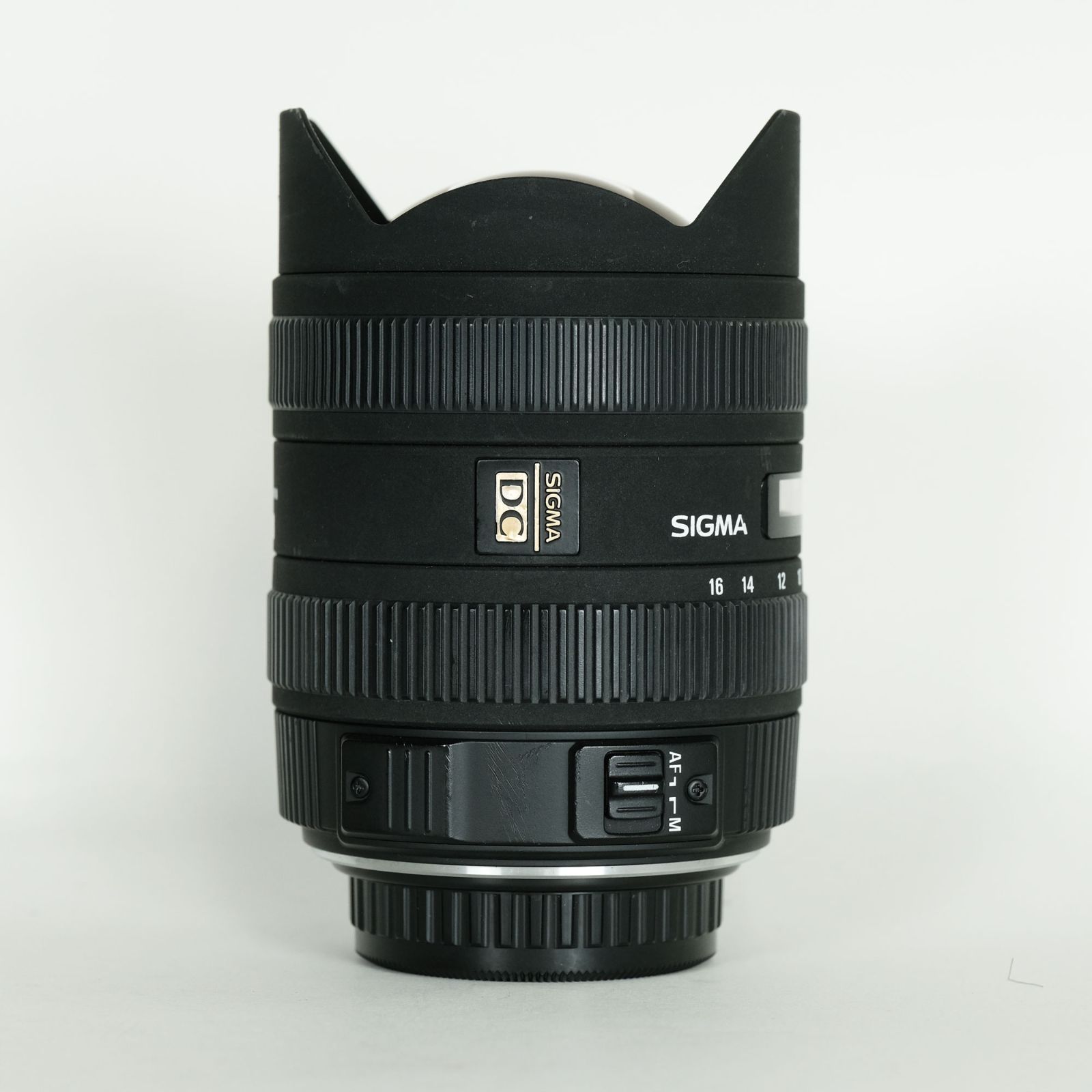SIGMA 8-16mm F4.5-5.6DC HSM (ペンタックス用) / ペンタックスK
