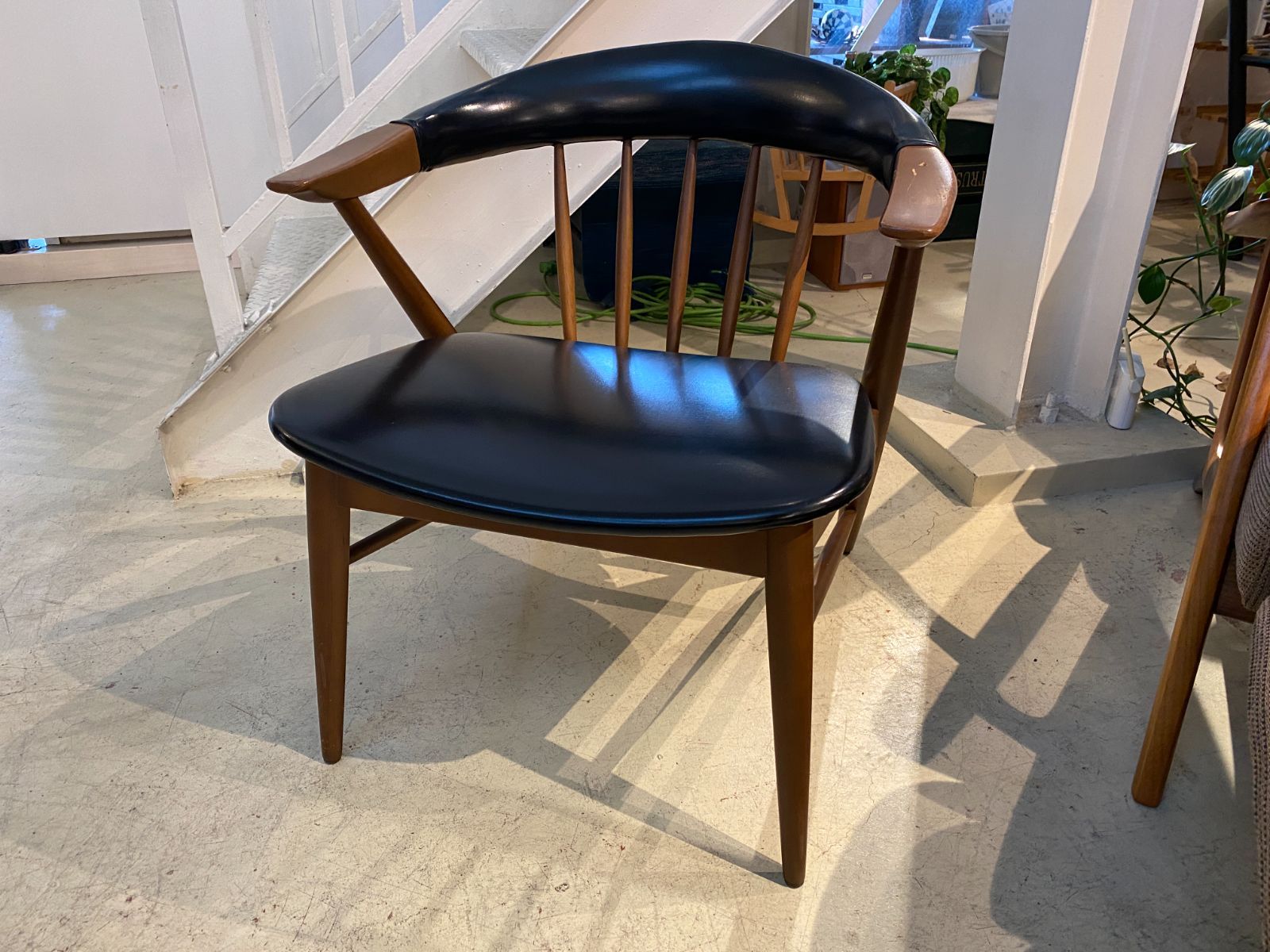 ウォールナット アームチェア 黒座面 アームチェア ウォールナット