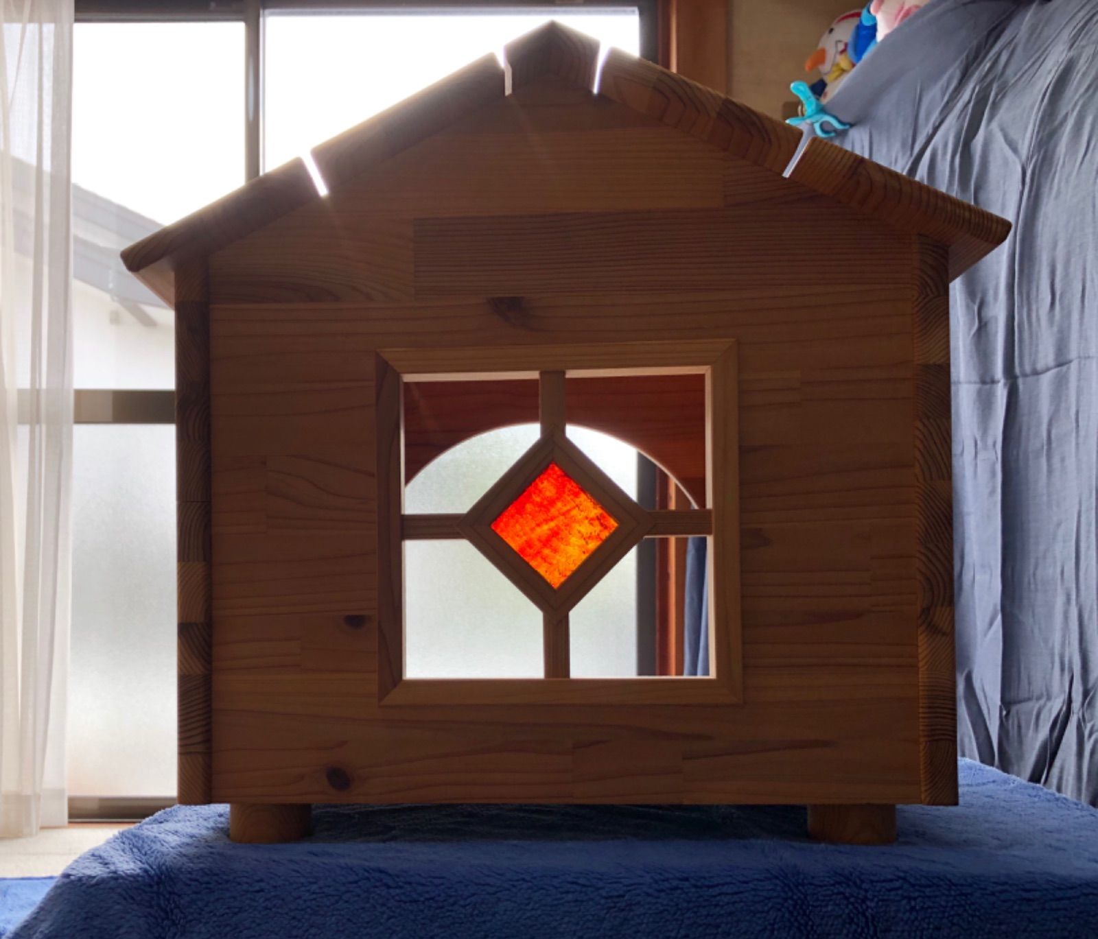 ステンドグラス わんちゃんの木のお家 犬小屋 木製-