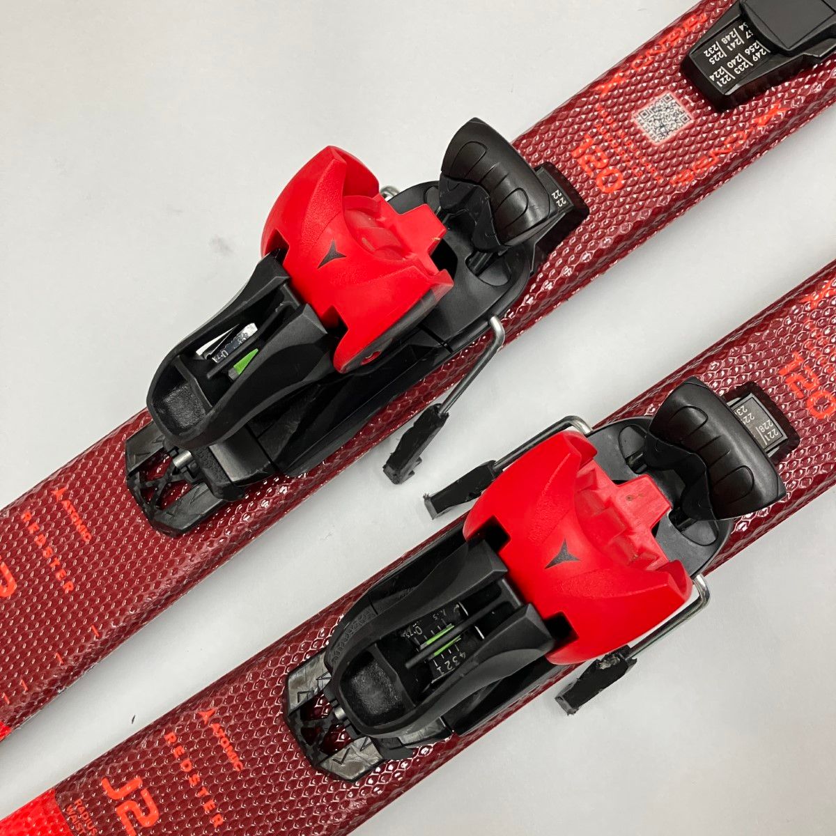 〇〇ATOMIC アトミック RED STER J2 22-23モデル 120cm Jrスキー レッド