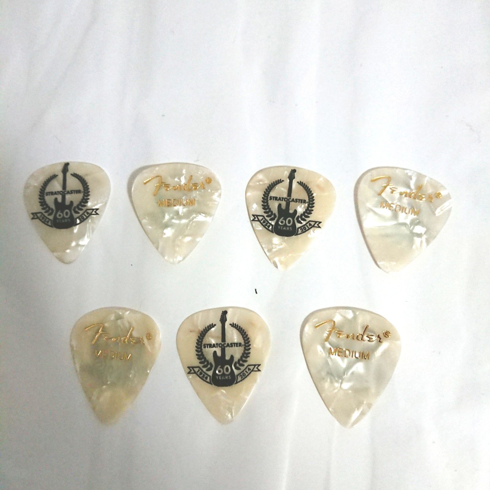 Fender ストラトキャスター 美品　カポ　ピック　ケース付き Fender ストラトキャスター 美品カポピックケース付き