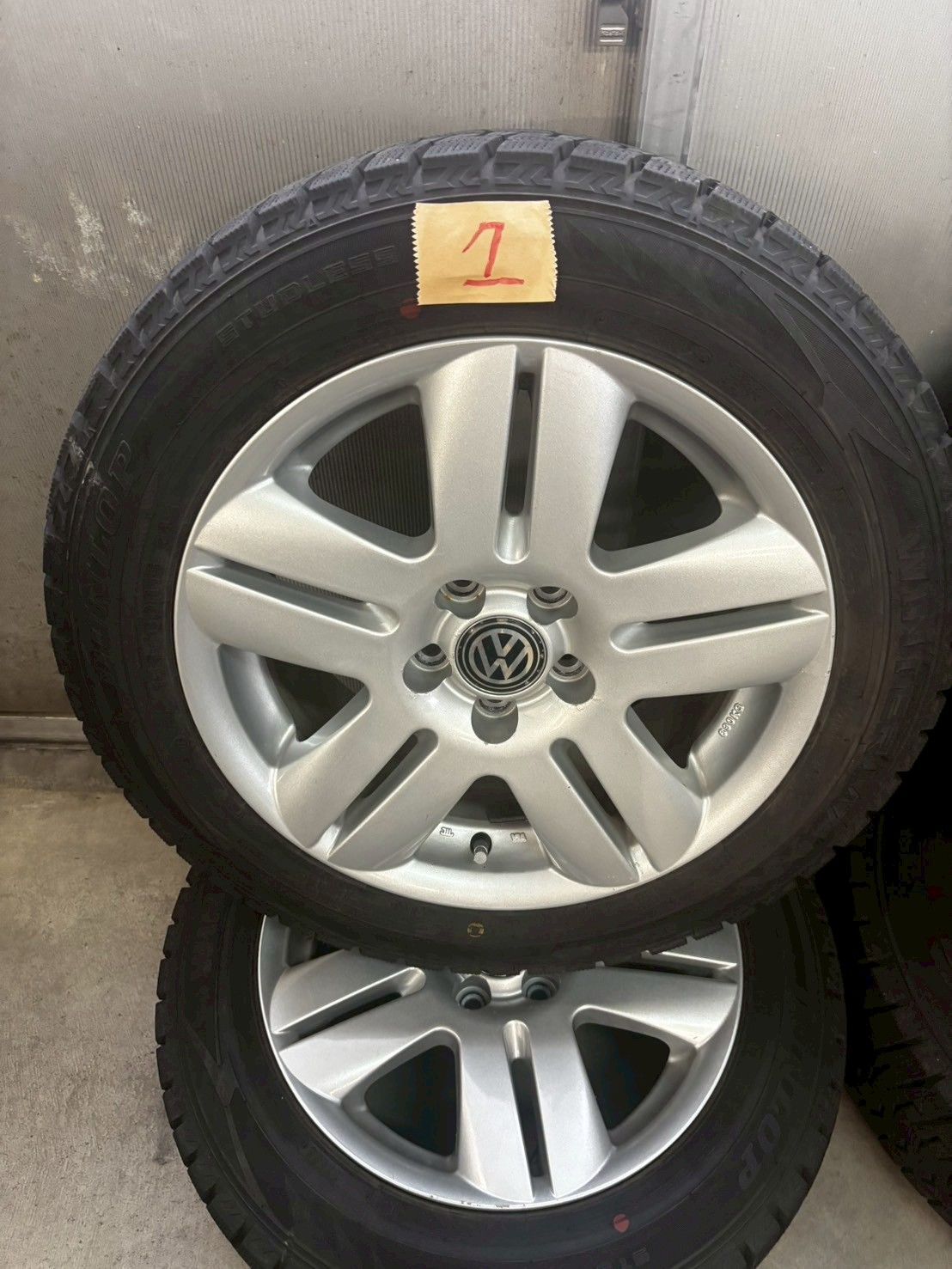 フォルクスワーゲン ポロ TSI ハイラインマスター 6RCJZ スタッドレスタイヤ 純正アルミホイール 185 60 15４本セット み